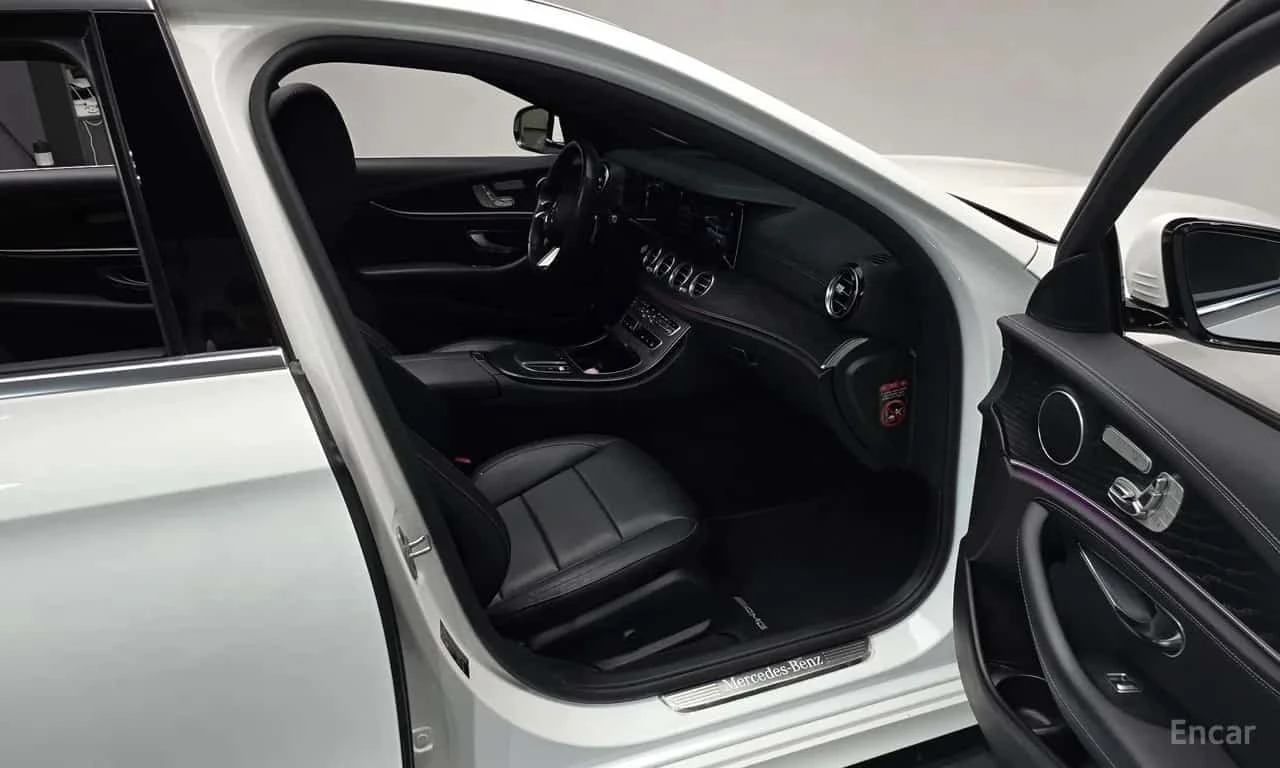 Mercedes-Benz E 220 * E220d 4MATIC AMG Line * 360 * HUD * ШИБИДАХ * , снимка 11 - Автомобили и джипове - 56317815