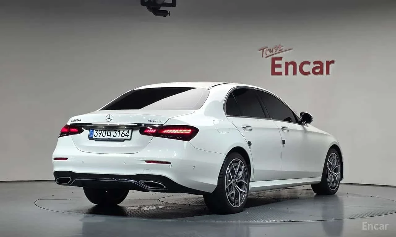Mercedes-Benz E 220 * E220d 4MATIC AMG Line * 360 * HUD * ШИБИДАХ * , снимка 2 - Автомобили и джипове - 56317815