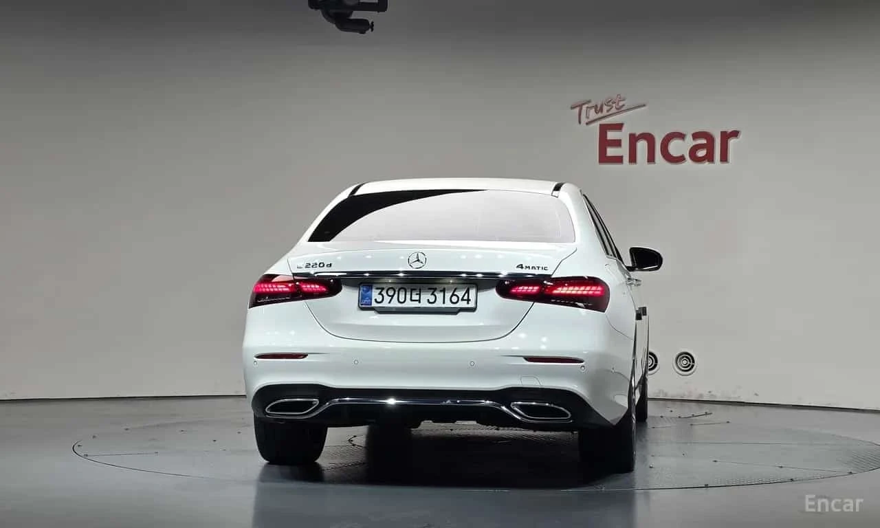 Mercedes-Benz E 220 * E220d 4MATIC AMG Line * 360 * HUD * ШИБИДАХ * , снимка 4 - Автомобили и джипове - 56317815