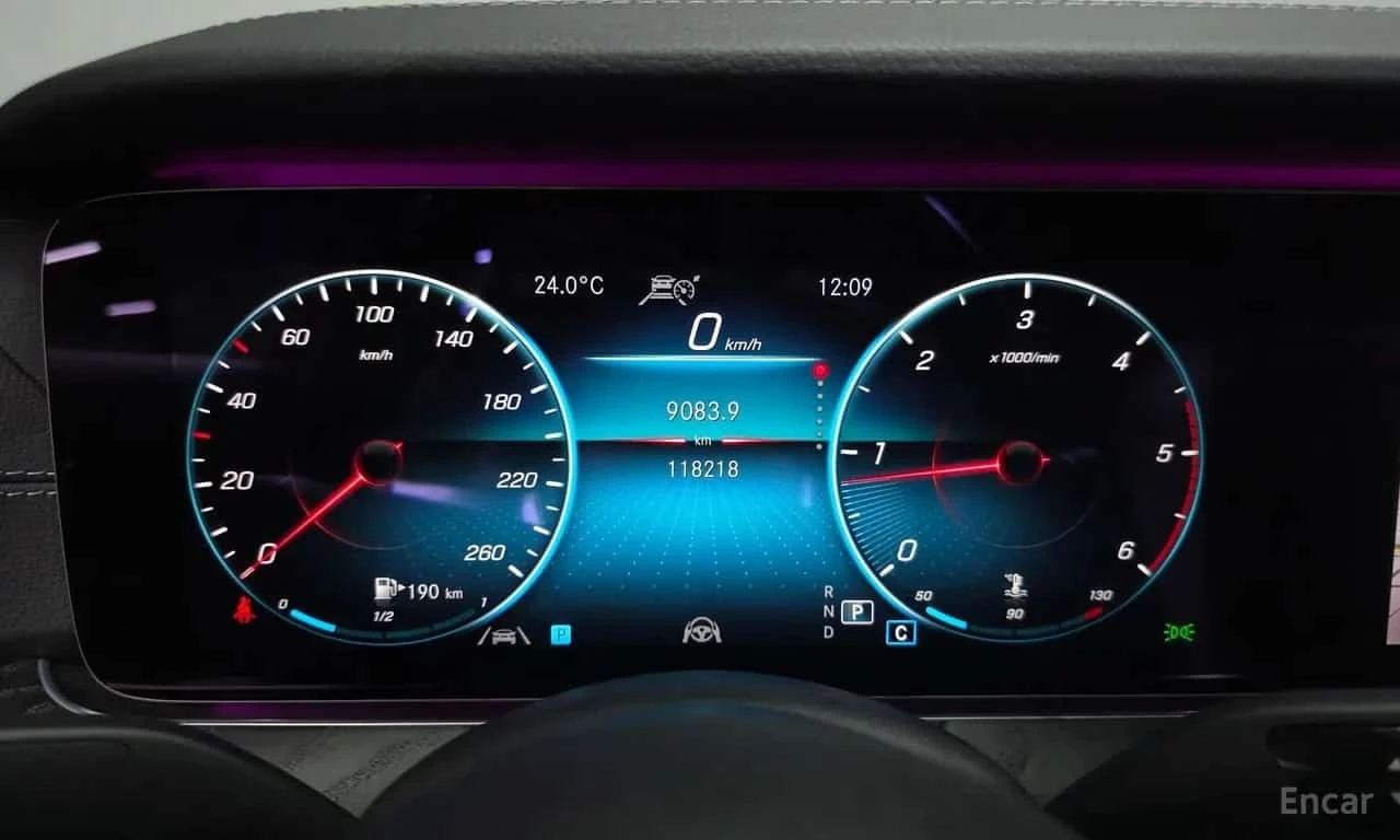 Mercedes-Benz E 220 * E220d 4MATIC AMG Line * 360 * HUD * ШИБИДАХ * , снимка 8 - Автомобили и джипове - 56317815