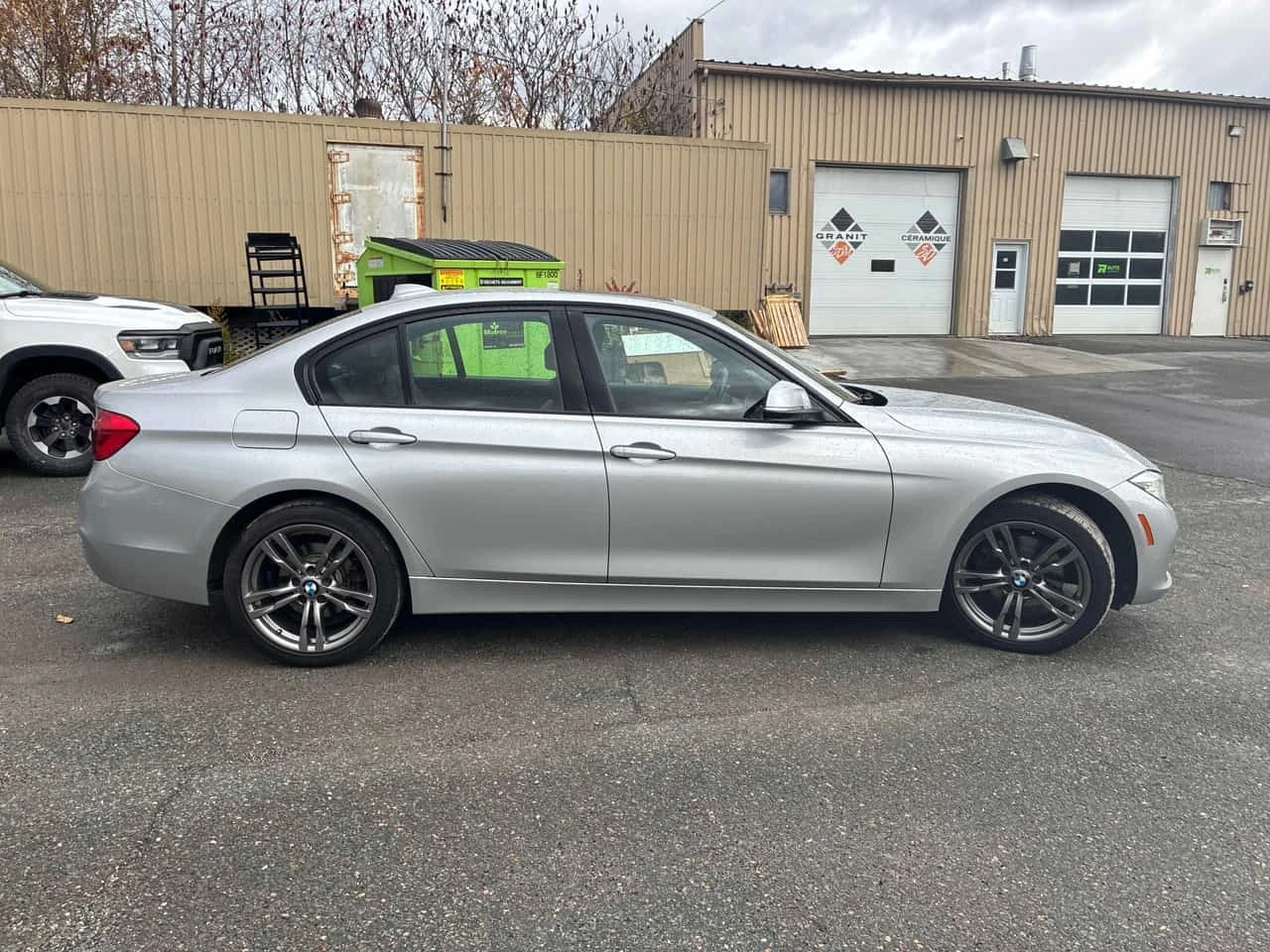 BMW 330 * 330i xDrive * CARFAX * ������� * ������� *  | Mobile.bg � ����������� 3