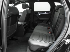 VW Touareg 3.0TDI* 4MOTION* R-LINE* MATRIX* ПАНО* HUD* ГАРАНЦ, снимка 11
