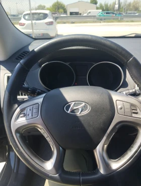 Hyundai IX35 БЕНЗИН 2.0 163к.с. АВТОПИЛОТ КЛИМАТРОНИК ПОДГРЕВ , снимка 6