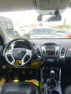 Hyundai IX35 БЕНЗИН 2.0 163к.с. АВТОПИЛОТ КЛИМАТРОНИК ПОДГРЕВ , снимка 13