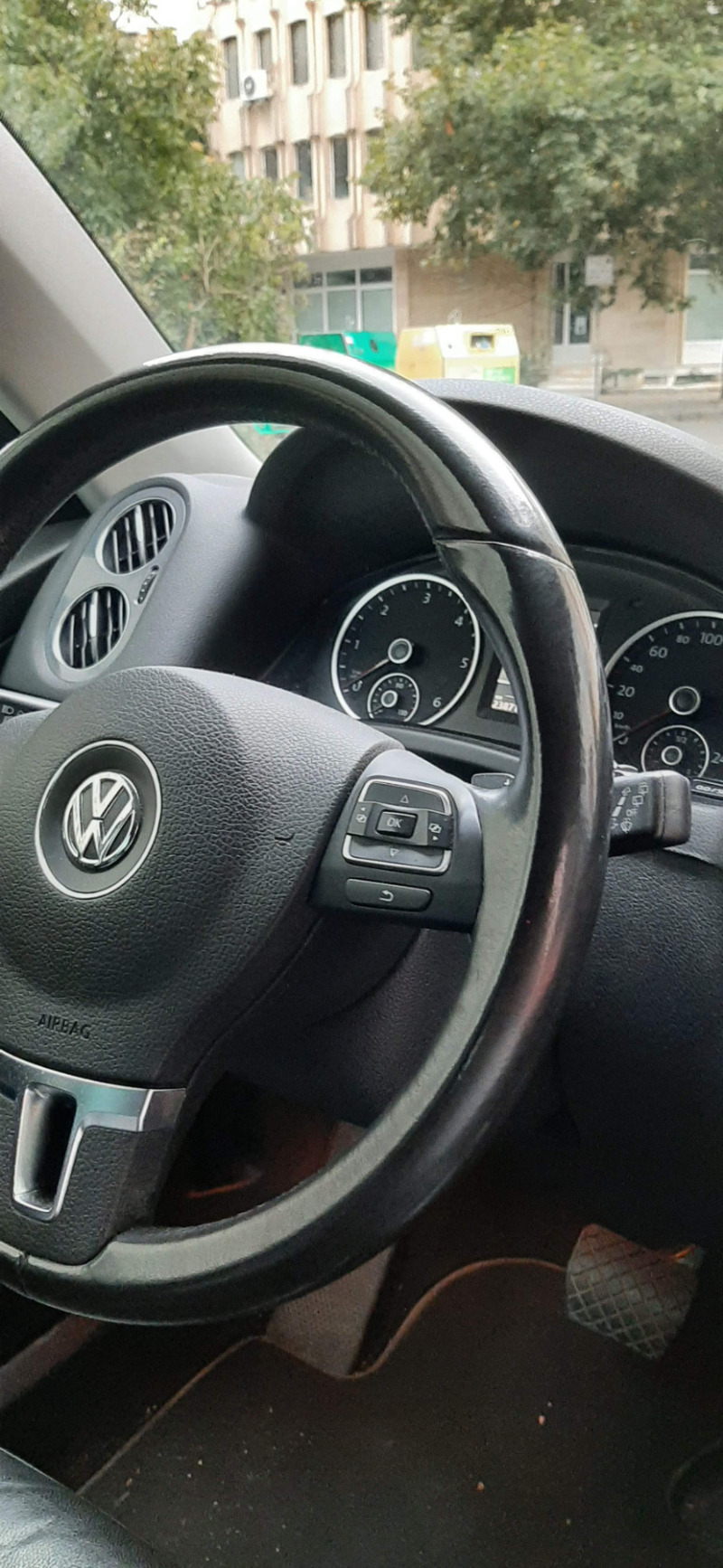 VW Tiguan, снимка 5 - Автомобили и джипове - 42138172