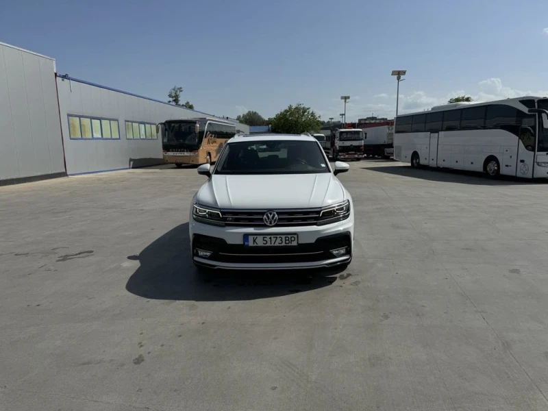 VW Tiguan 2.0 TDi R-Line 4x4 Панорама 360 Камера KeyLess, снимка 6 - Автомобили и джипове - 48348874