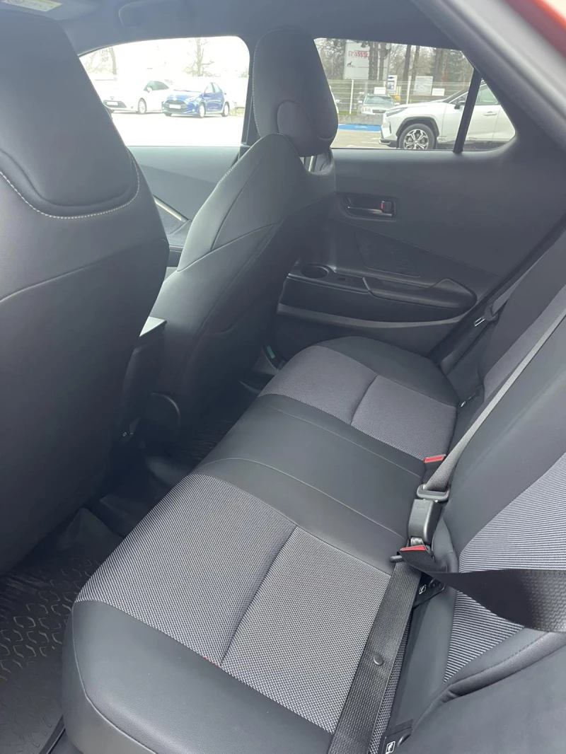 Toyota C-HR 2.0 Plug-in, снимка 13 - Автомобили и джипове - 52746591