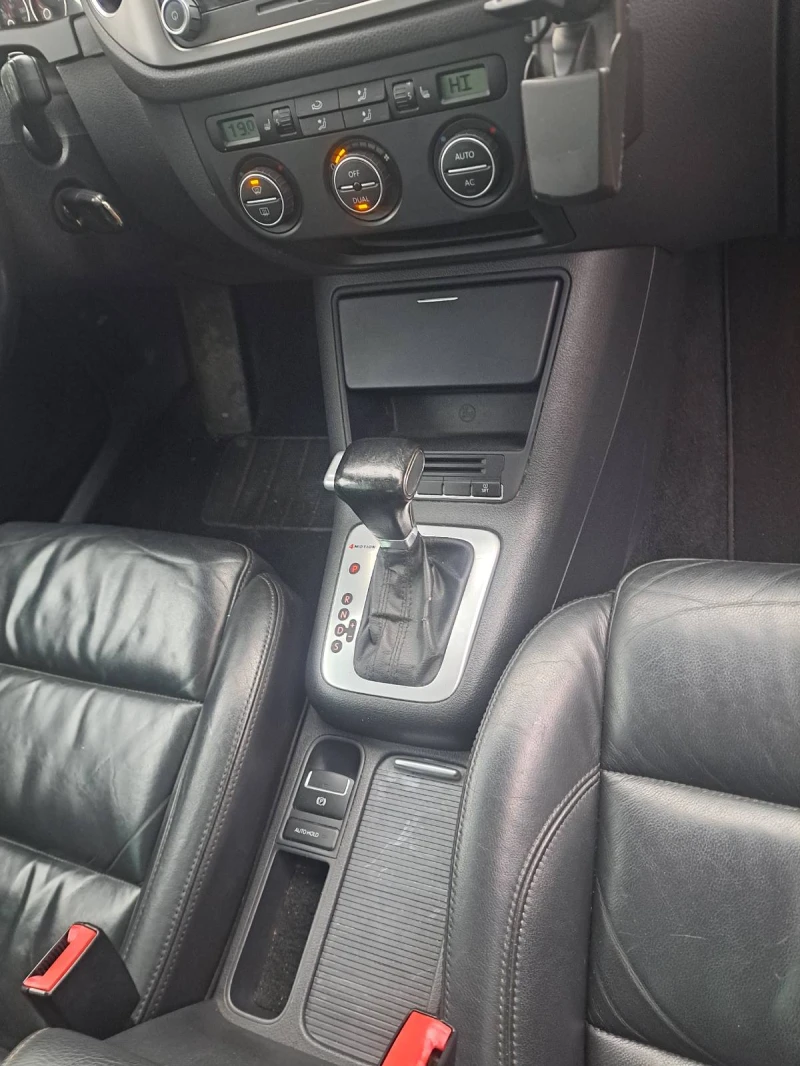 VW Tiguan 2.0TDI 4X4 AUTOMATIC, снимка 11 - Автомобили и джипове - 53325901