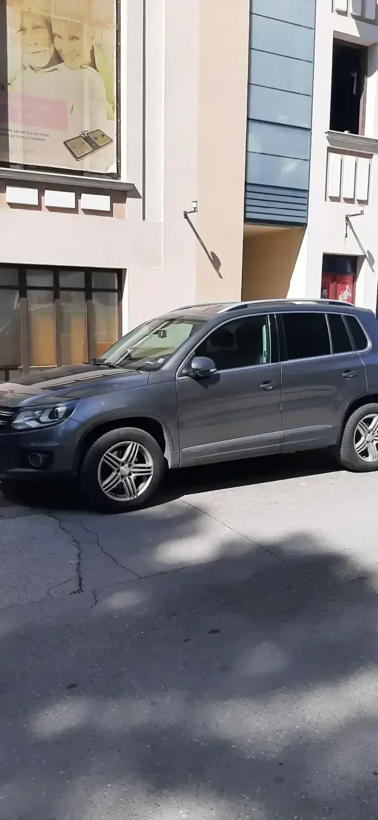 VW Tiguan, снимка 10 - Автомобили и джипове - 48763515