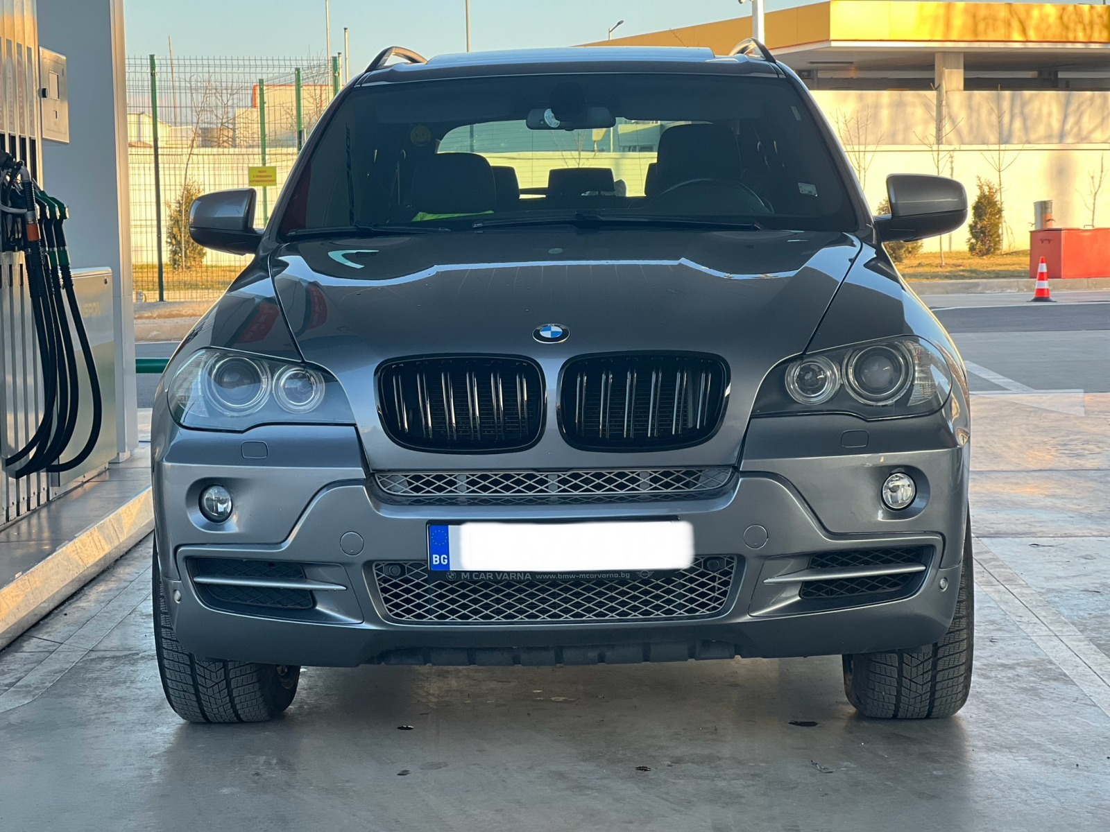 BMW X5 4.8 I - изображение 1
