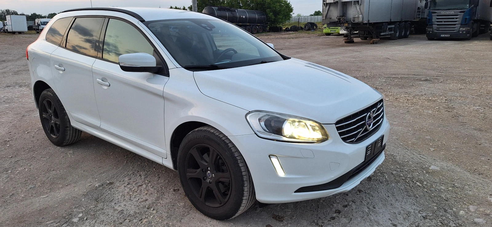 Volvo XC60 2.0D 4D Перфектен! - изображение 5