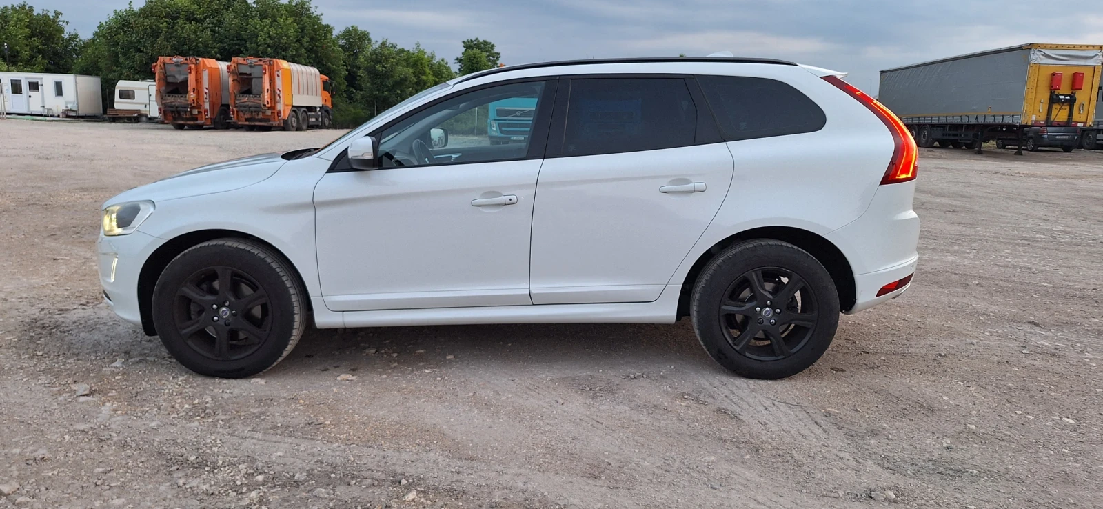 Volvo XC60 2.0D 4D Перфектен! - изображение 2