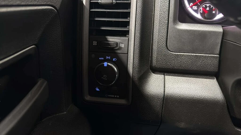 Dodge RAM 1500 Classic Express Crew* АвтоКредит* (Цена до БГ) , снимка 14 - Автомобили и джипове - 53989124