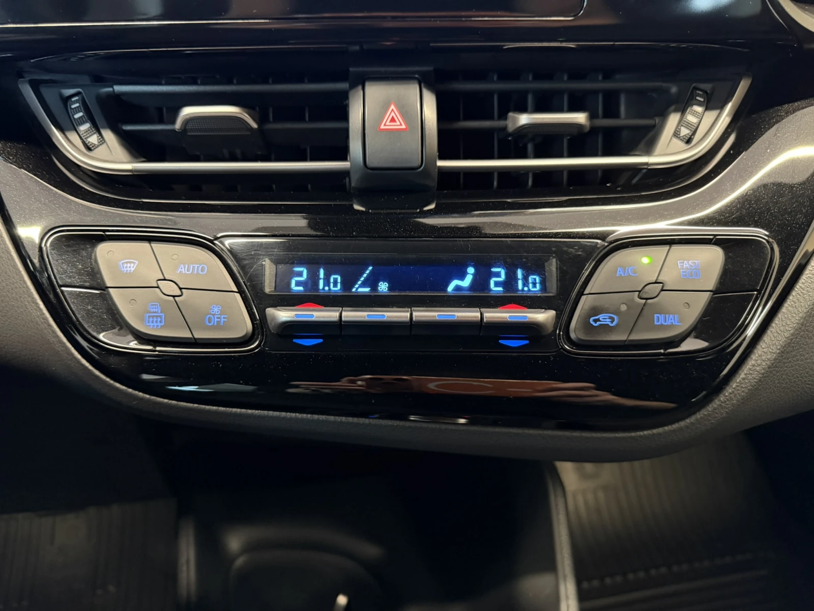 Toyota C-HR CENTER Hybrid | Mobile.bg � ����������� 14