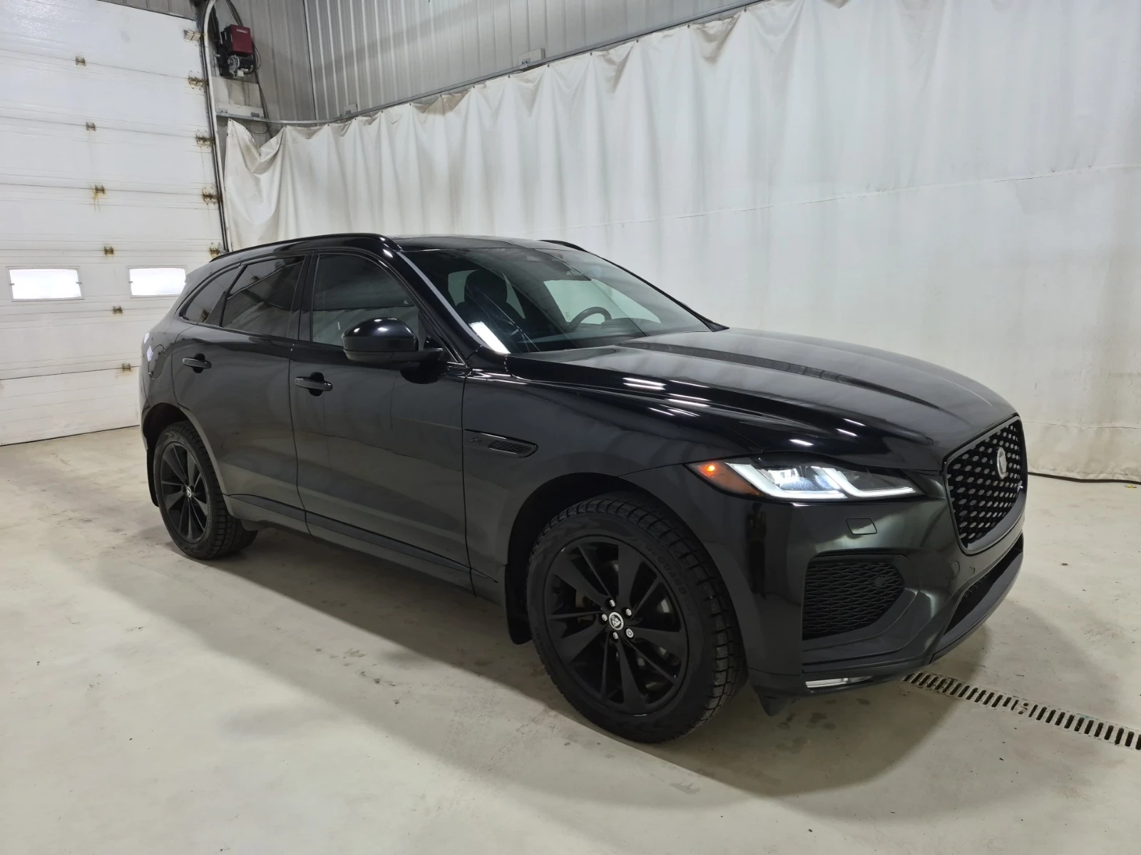 Jaguar F-PACE R-DYNAMIC S * CARFAX * АВТО КРЕДИТ * , снимка 2 - Автомобили и джипове - 54859940