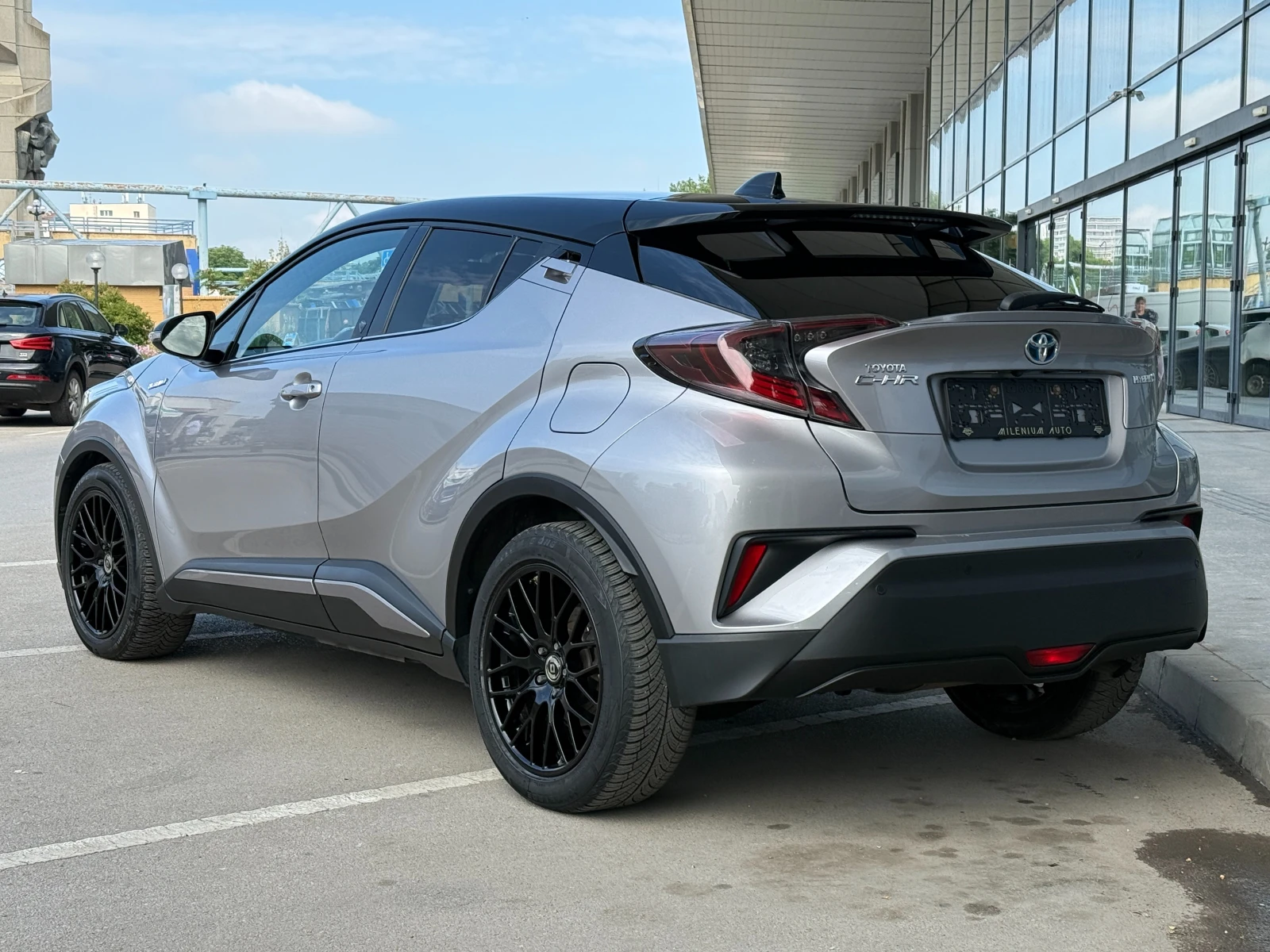Toyota C-HR 6 МЕСЕЦА ГАРАНЦИЯ/1.8 Hybrid 122к.с. Всички Екстри, снимка 3 - Автомобили и джипове - 55046085
