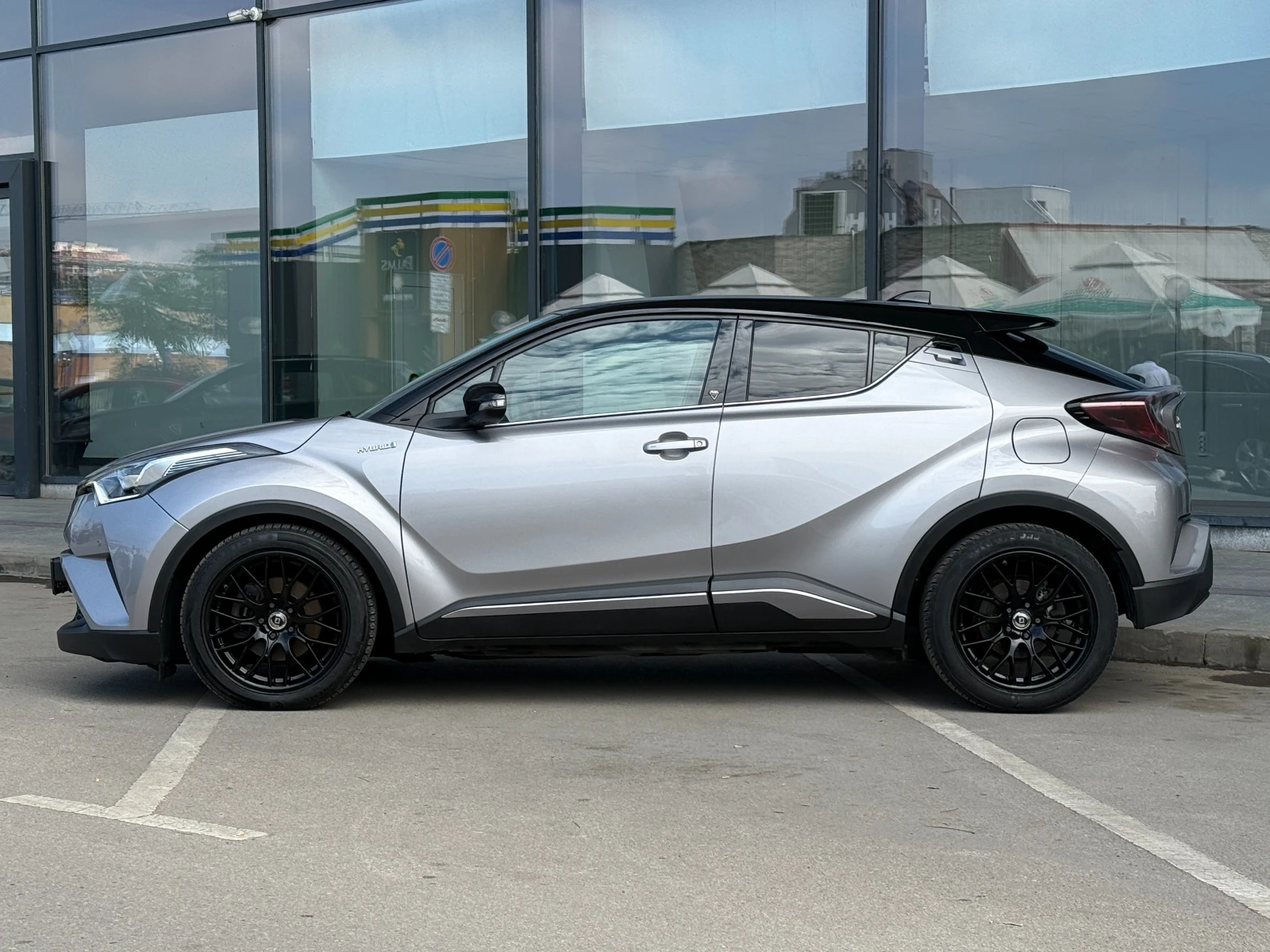 Toyota C-HR 6 МЕСЕЦА ГАРАНЦИЯ/1.8 Hybrid 122к.с. Всички Екстри, снимка 2 - Автомобили и джипове - 55046085