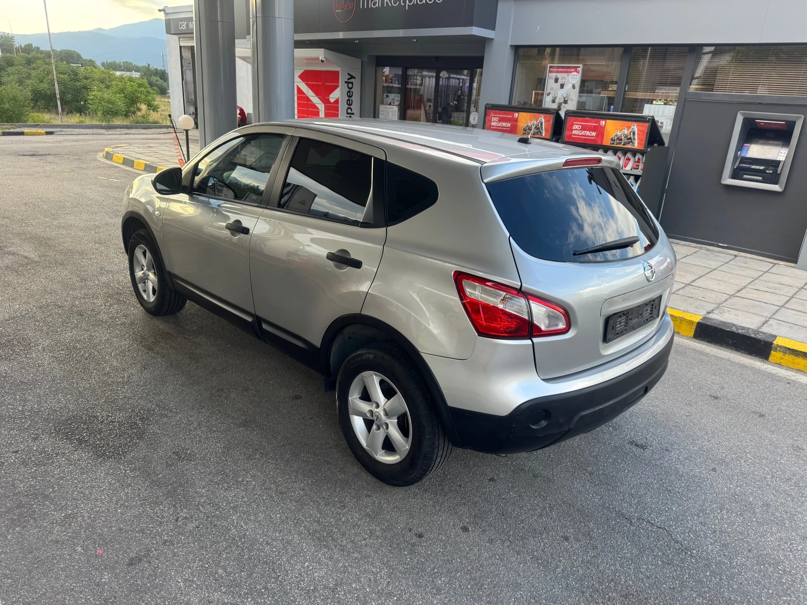 Nissan Qashqai, снимка 4 - Автомобили и джипове - 55306258