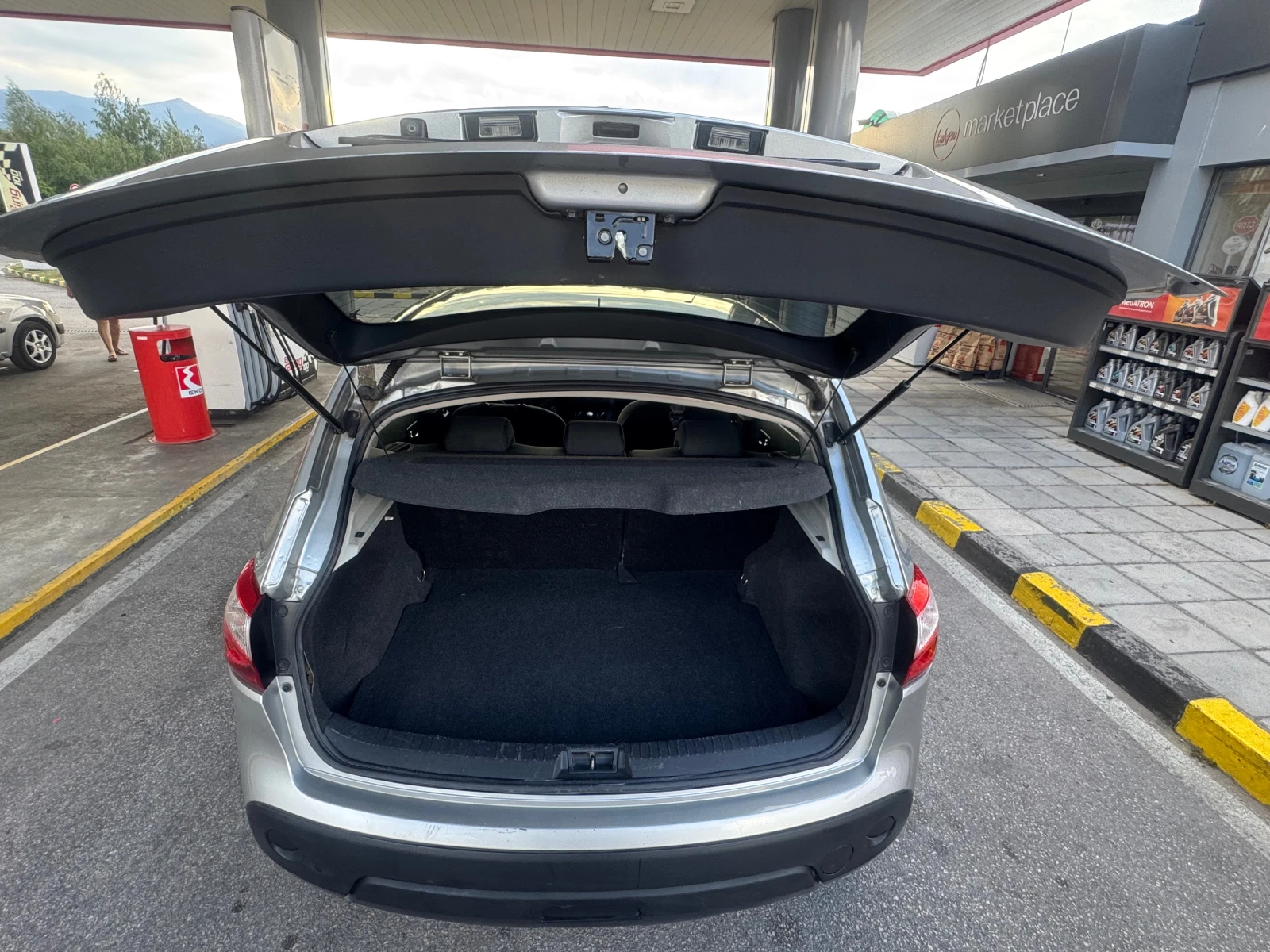 Nissan Qashqai, снимка 14 - Автомобили и джипове - 55306258