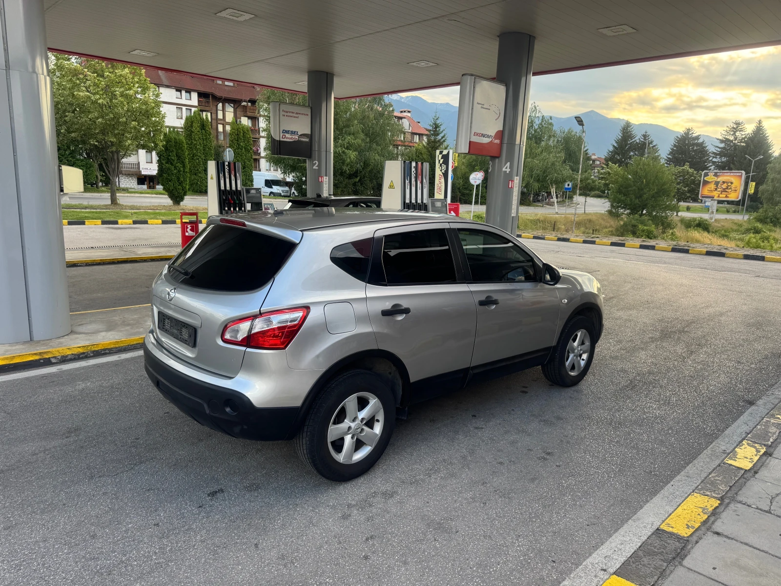 Nissan Qashqai, снимка 6 - Автомобили и джипове - 55306258