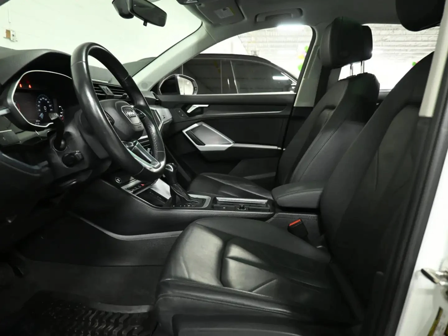 Audi Q3 40TFSI PREMIUM BLCK OP ЦЕНА ДО БЪЛГАРИЯ АВТОКРЕДИТ, снимка 16 - Автомобили и джипове - 55459460