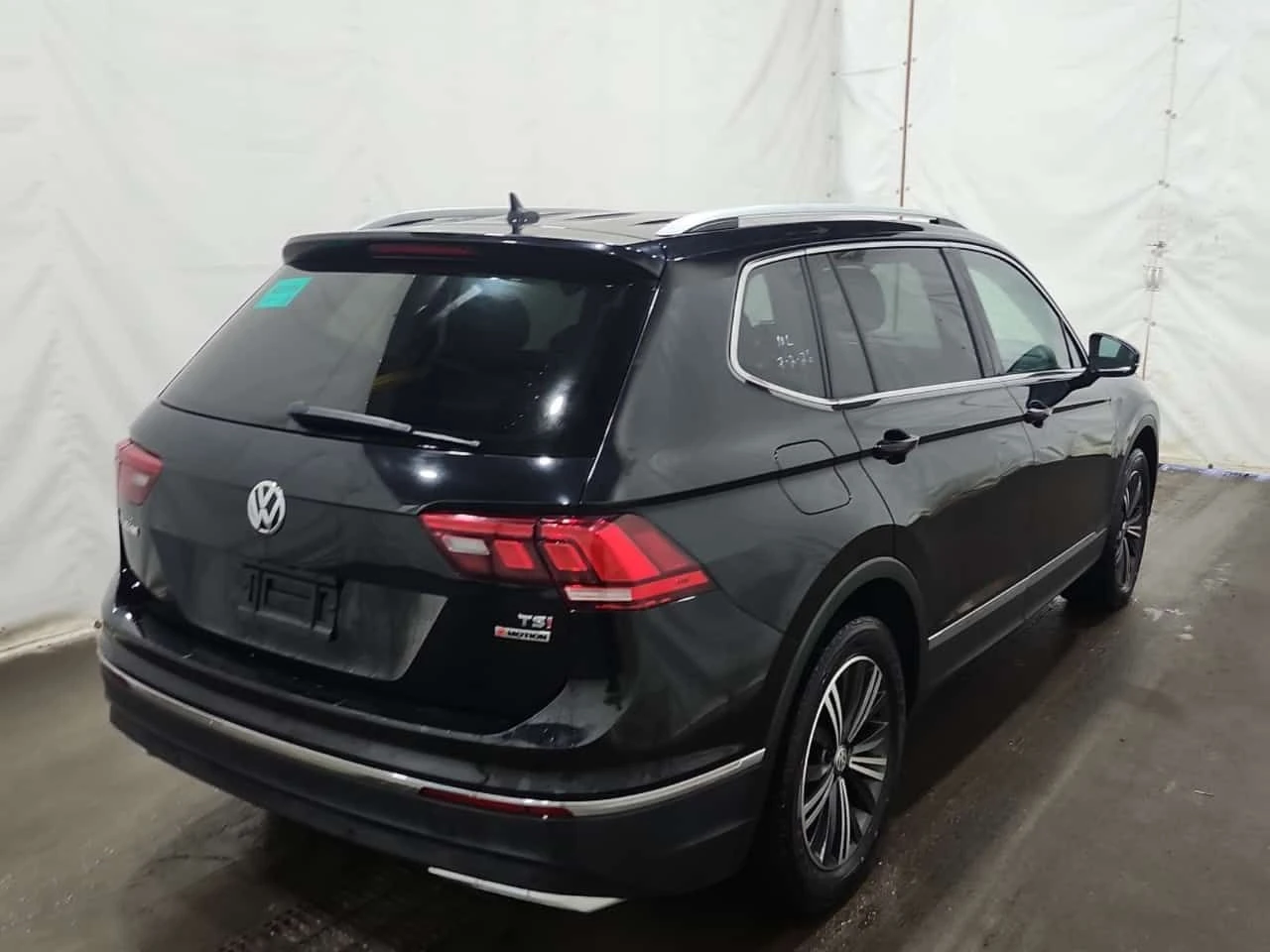 VW Tiguan HIGHLINE/CARFAX/ПАНОРАМА/ПОДГРЕ/ПАМЕТ/ДИГ.КМ., снимка 3 - Автомобили и джипове - 55543300