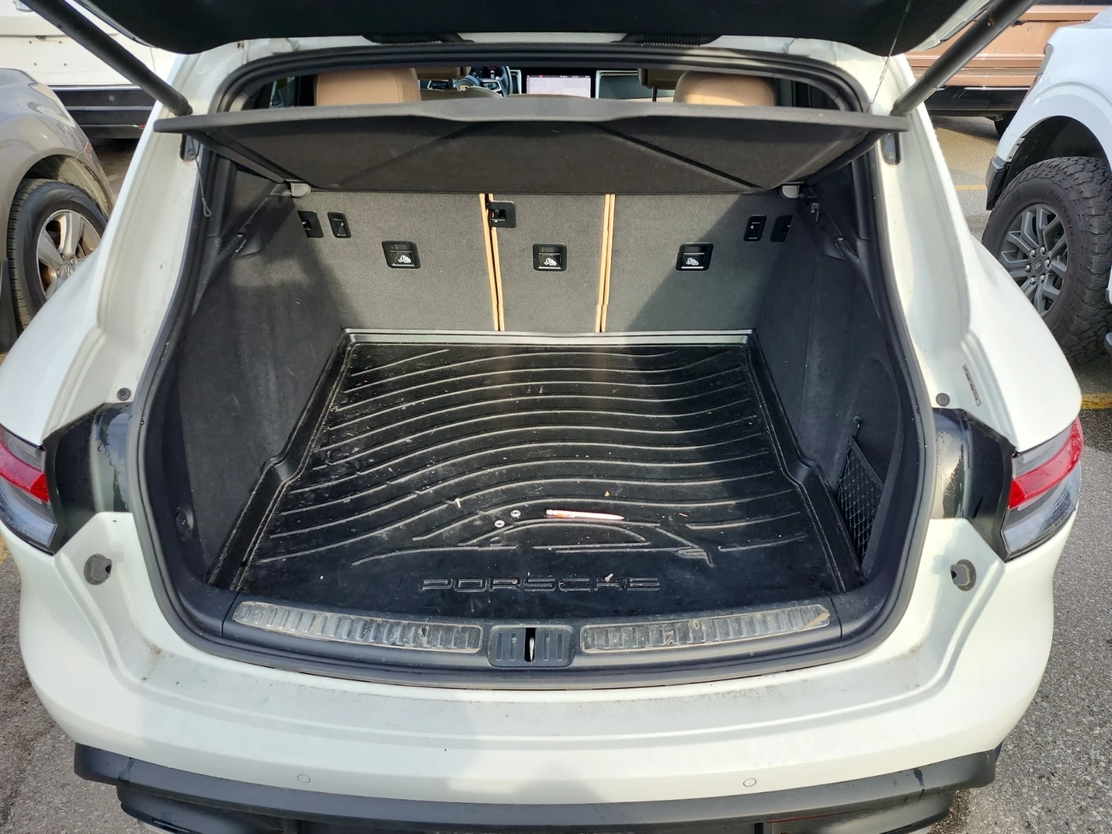 Porsche Macan AWD / Carfax / Обдухване / Лизинг , снимка 14 - Автомобили и джипове - 56315900