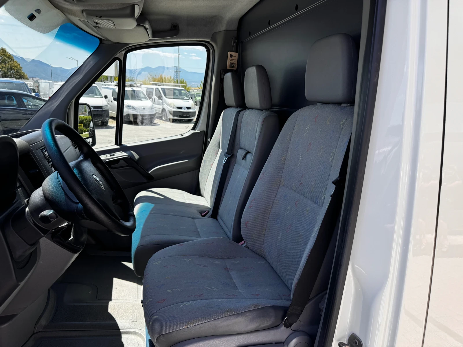 VW Crafter 2.5TDI Клима L2H2  - изображение 10