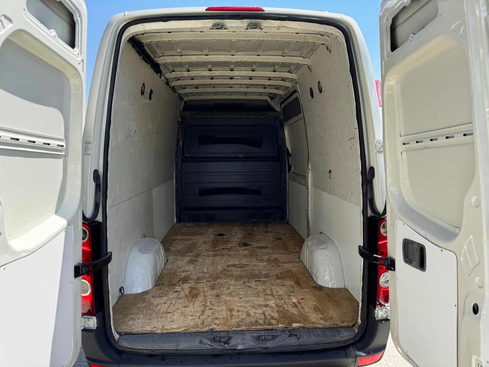 VW Crafter 2.5TDI  L2H2  | Mobile.bg   11