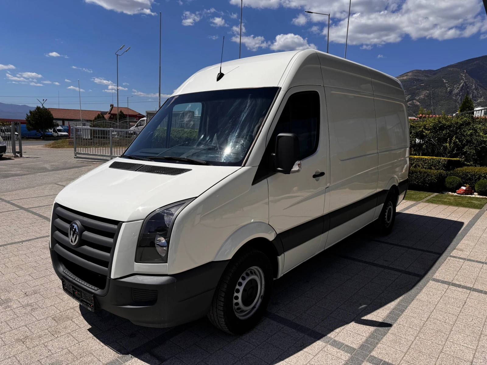 VW Crafter 2.5TDI Клима L2H2  - изображение 3