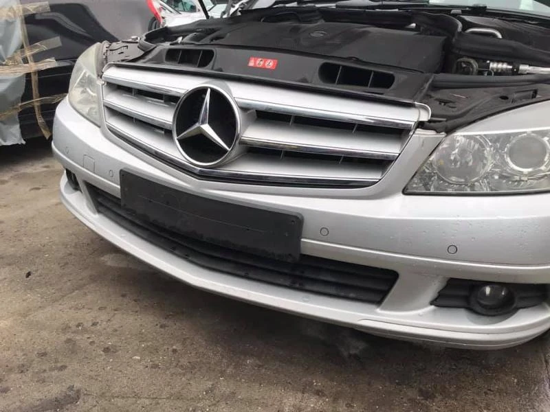 Mercedes C-class Решетка , снимка 2 - Части - 28774849