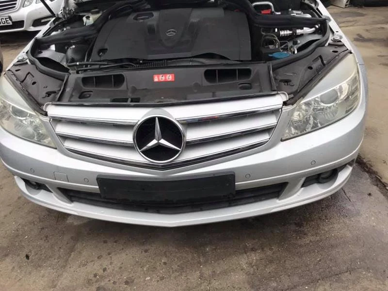 Mercedes C-class Решетка , снимка 1 - Части - 28774849