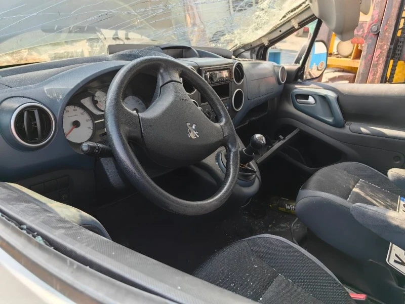 Peugeot Partner 1.6hdi, снимка 5 - Автомобили и джипове - 47183777