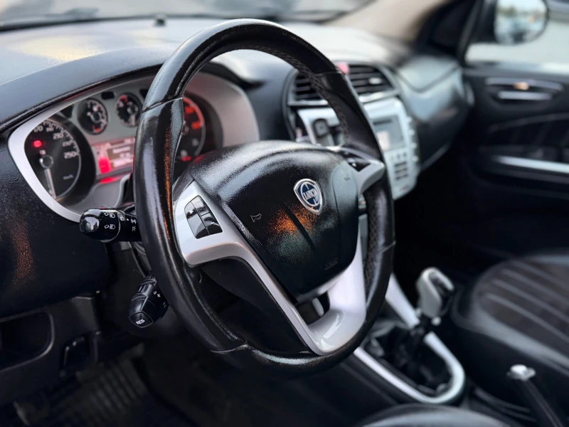 Lancia Delta * ИТАЛИЯ* LED* 1.6-120* MULTIJET* КОЖА* EURO 5* , снимка 15 - Автомобили и джипове - 47792088