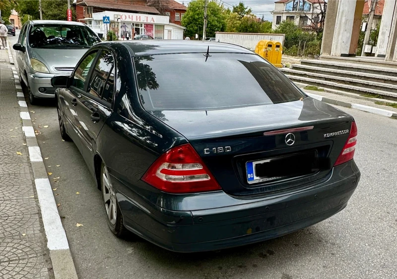 Mercedes-Benz C 180 Komoressor, снимка 3 - Автомобили и джипове - 51838568
