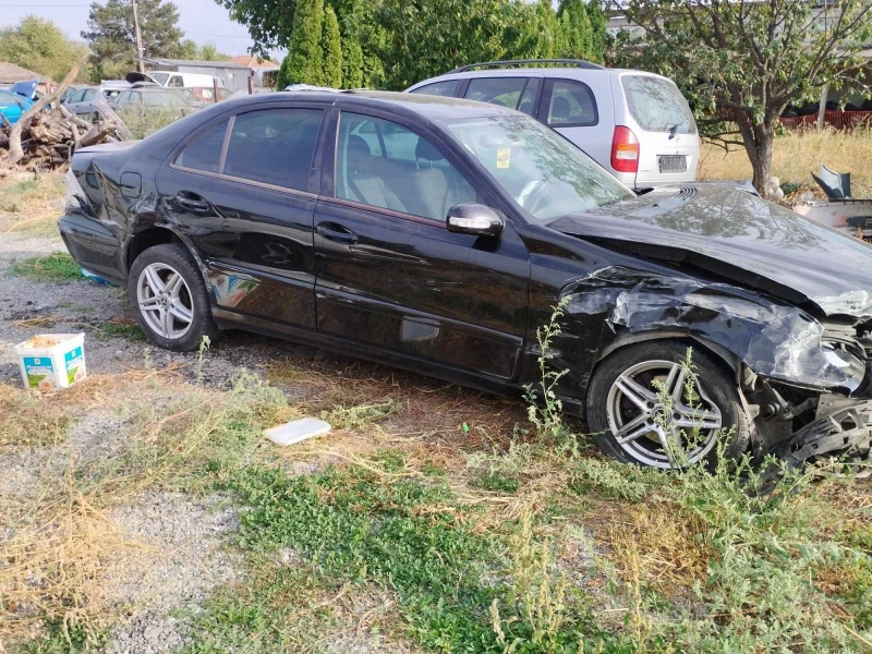 Mercedes-Benz E 220, снимка 3 - Автомобили и джипове - 53035809