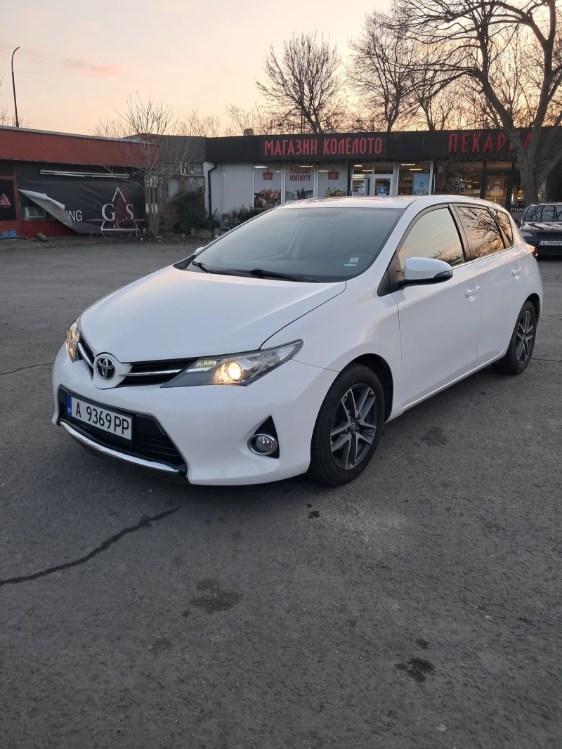 Toyota Auris 1.4 D4D, снимка 2 - Автомобили и джипове - 53153717