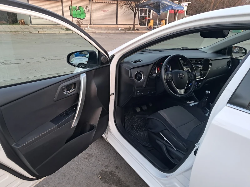 Toyota Auris 1.4 D4D, снимка 6 - Автомобили и джипове - 53153717