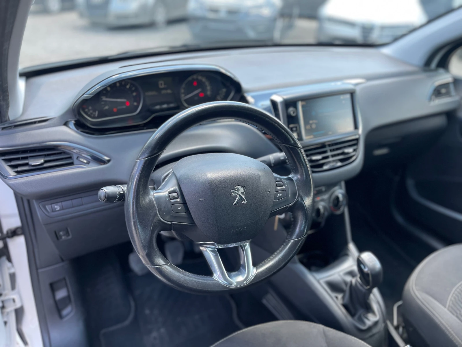 Peugeot 208 1.6HDI-ALLURE-75кс-LED-ПАРКТР. - изображение 7