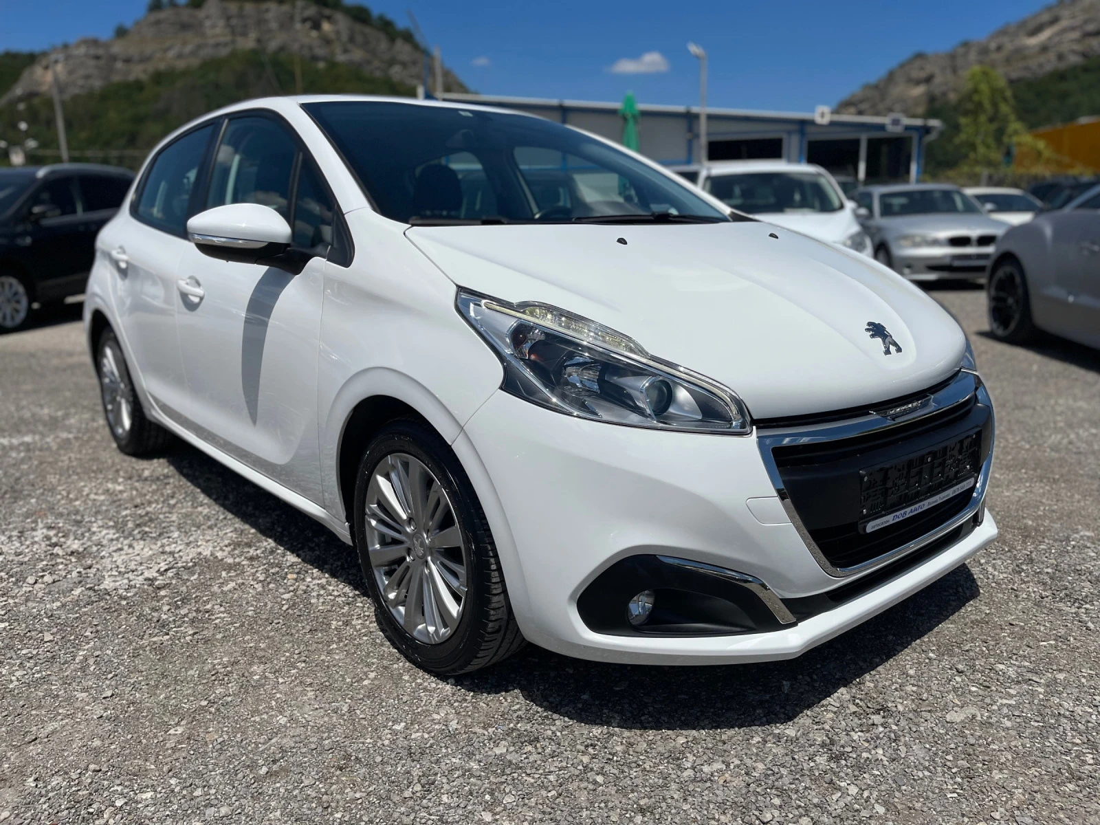 Peugeot 208 1.6HDI-ALLURE-75кс-LED-ПАРКТР. - изображение 3