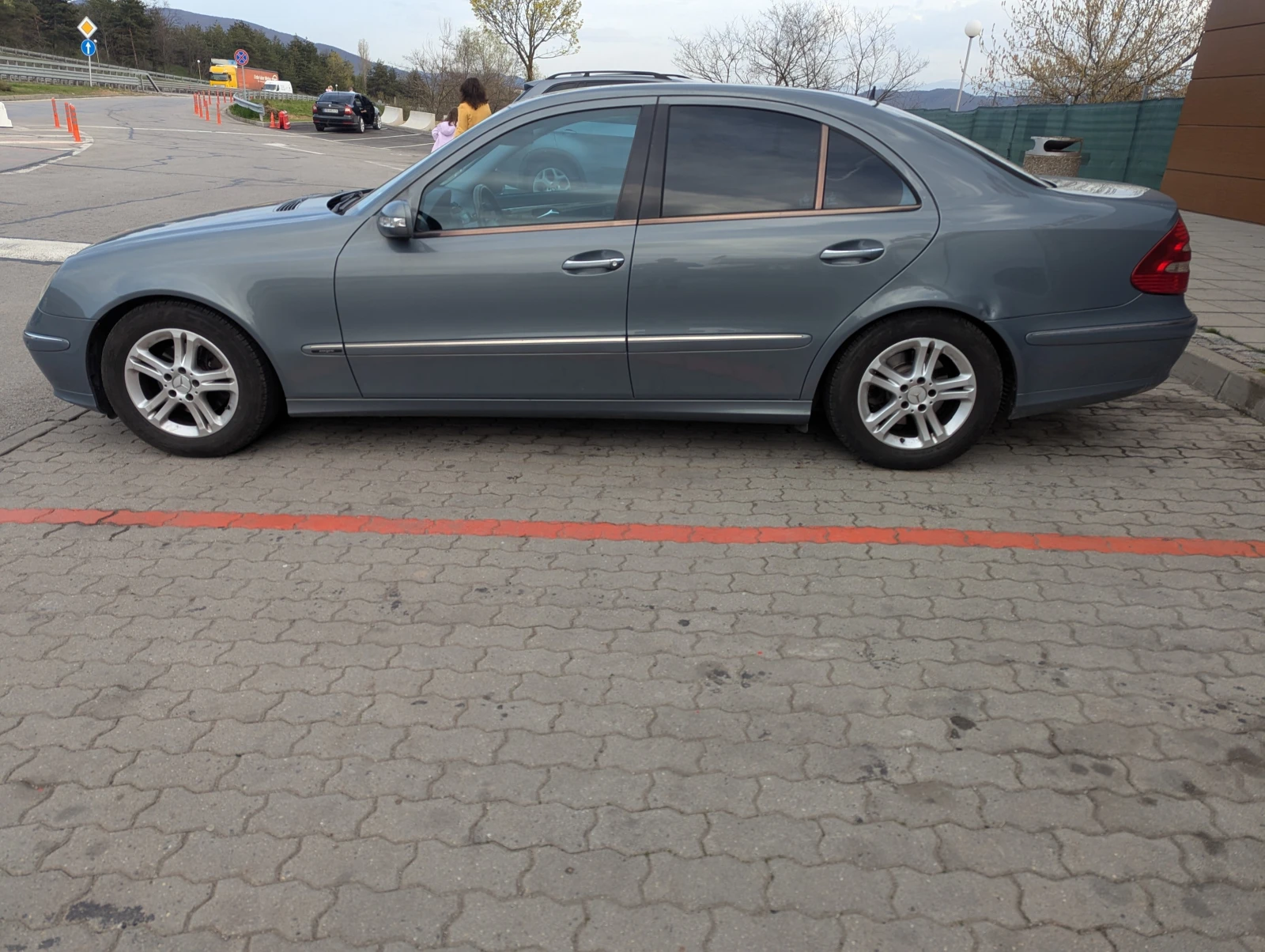 Mercedes-Benz E 280 E320 - изображение 9