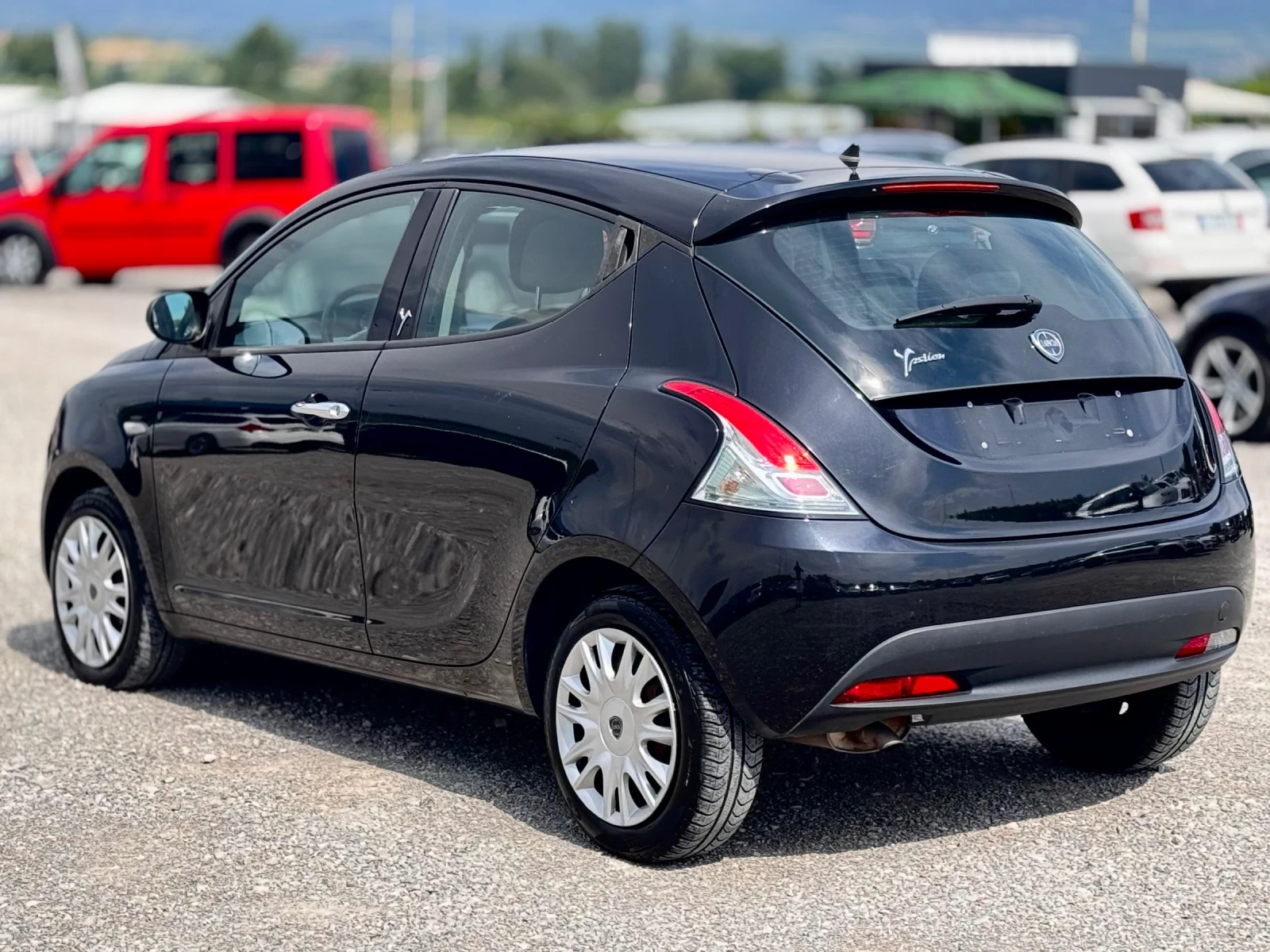 Lancia Ypsilon 1.3d - изображение 6