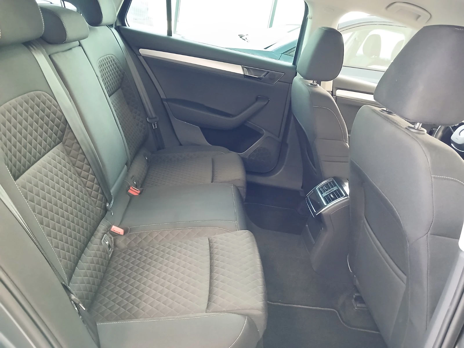 Skoda Superb Ambition 2, 0 TDI/150 �.�. | Mobile.bg � ����������� 11