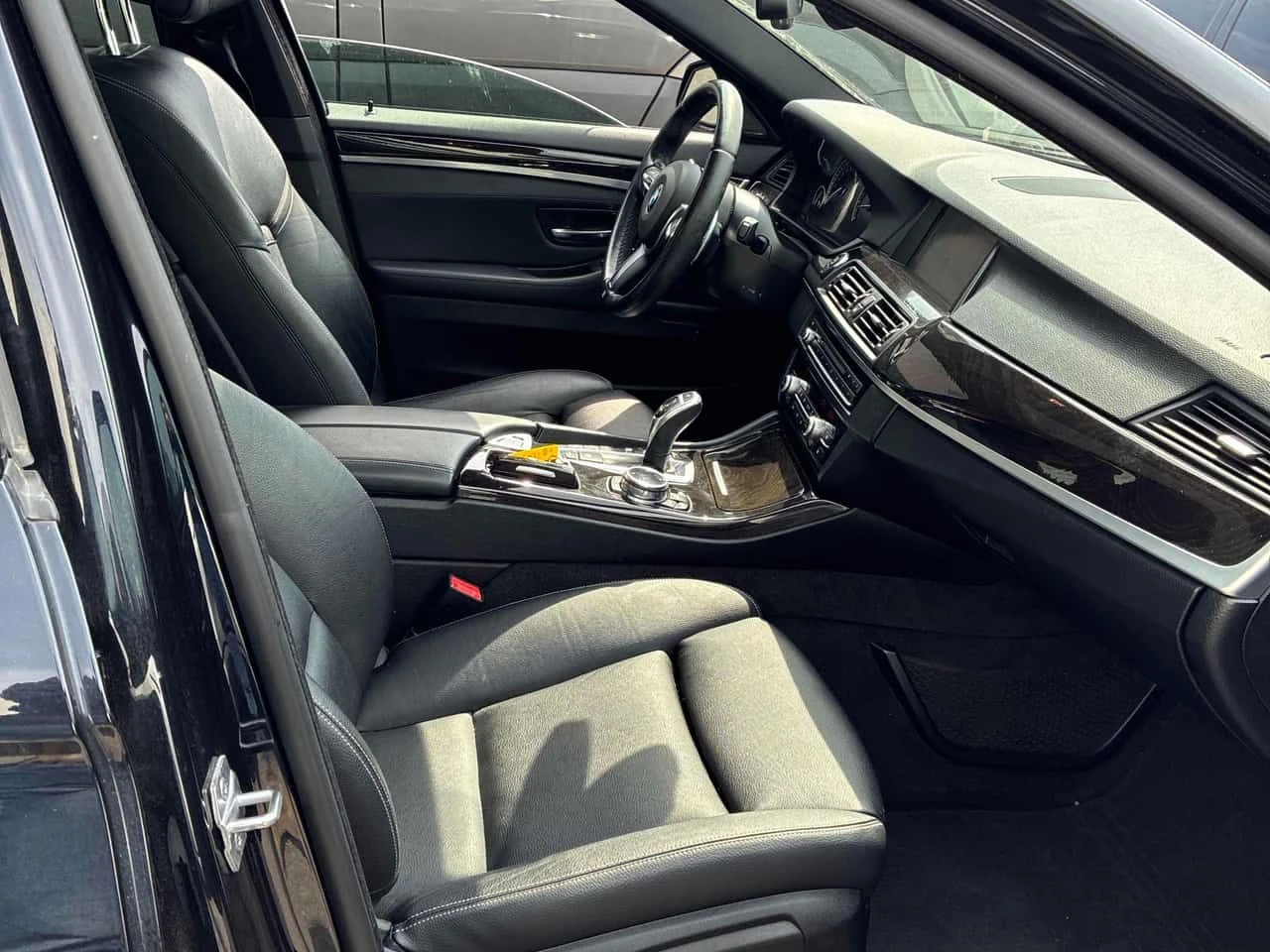 BMW 528 * xDrive * ГЛАВНО ПРЕДСТАВИТЕЛСТВО* ПАНО* КАМЕРА* , снимка 14 - Автомобили и джипове - 54164740