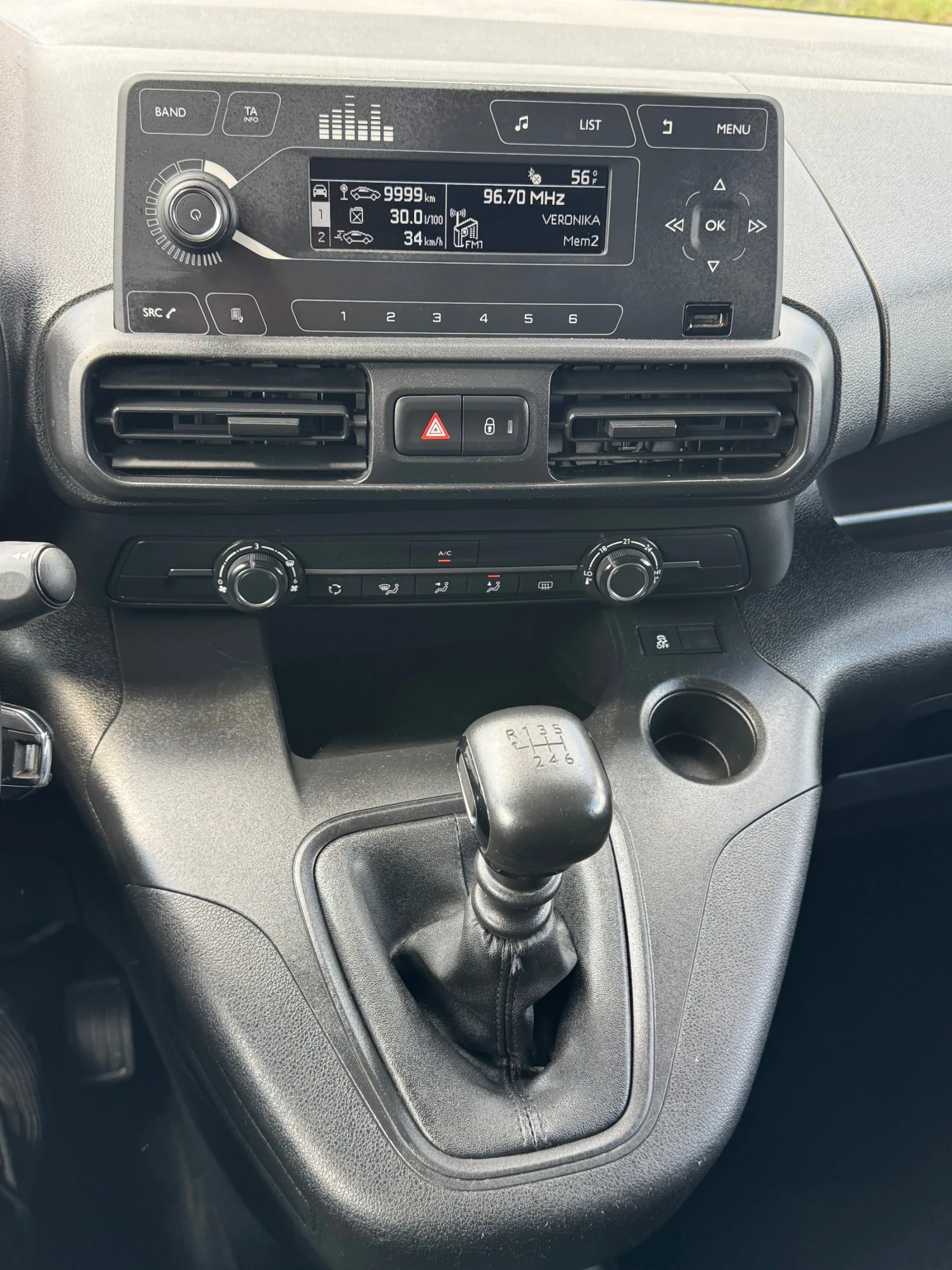 Citroen Berlingo 1.5 Дизел Като чисто нова, снимка 14 - Автомобили и джипове - 54239711