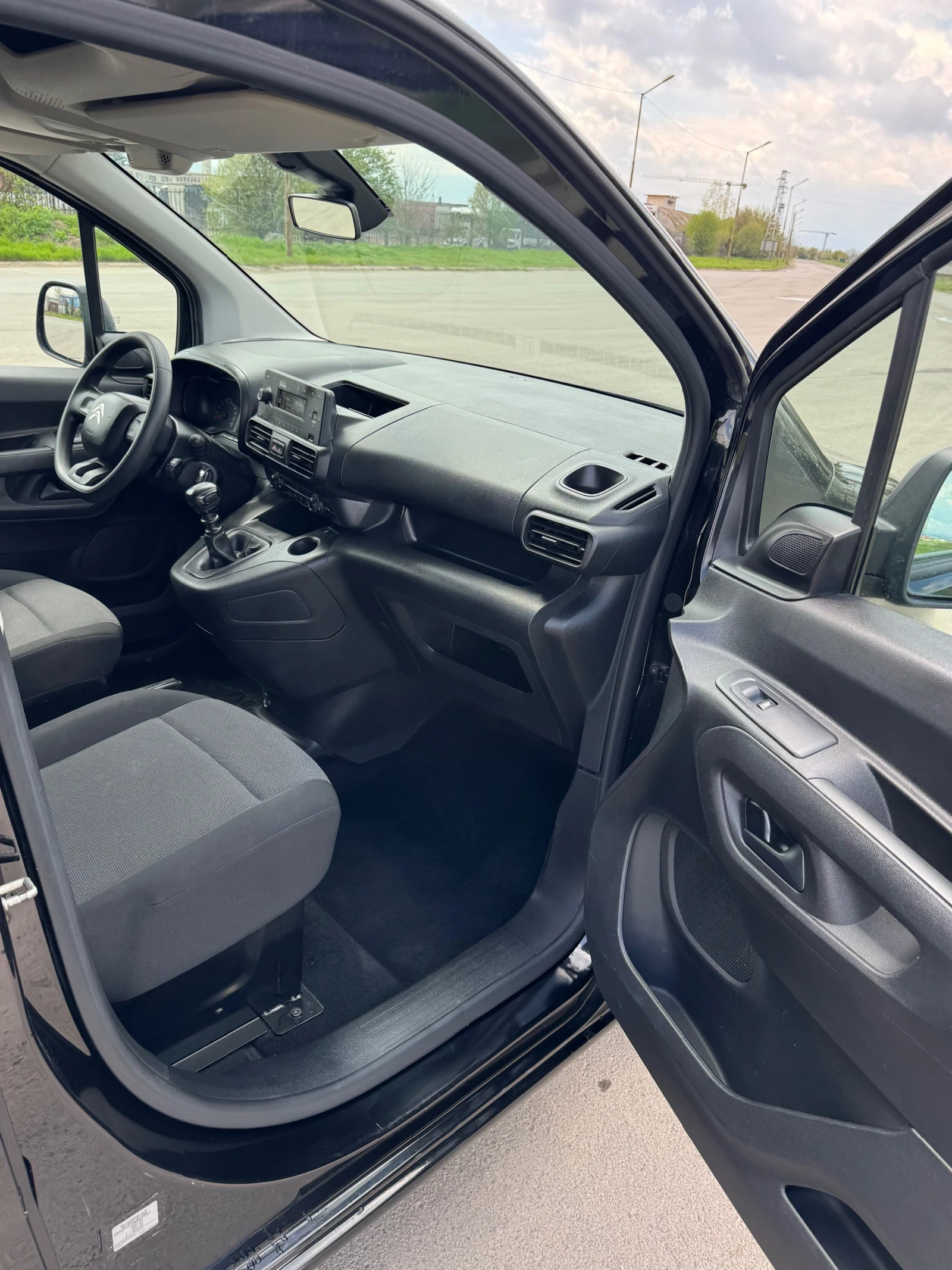 Citroen Berlingo 1.5 Дизел Като чисто нова, снимка 10 - Автомобили и джипове - 54239711