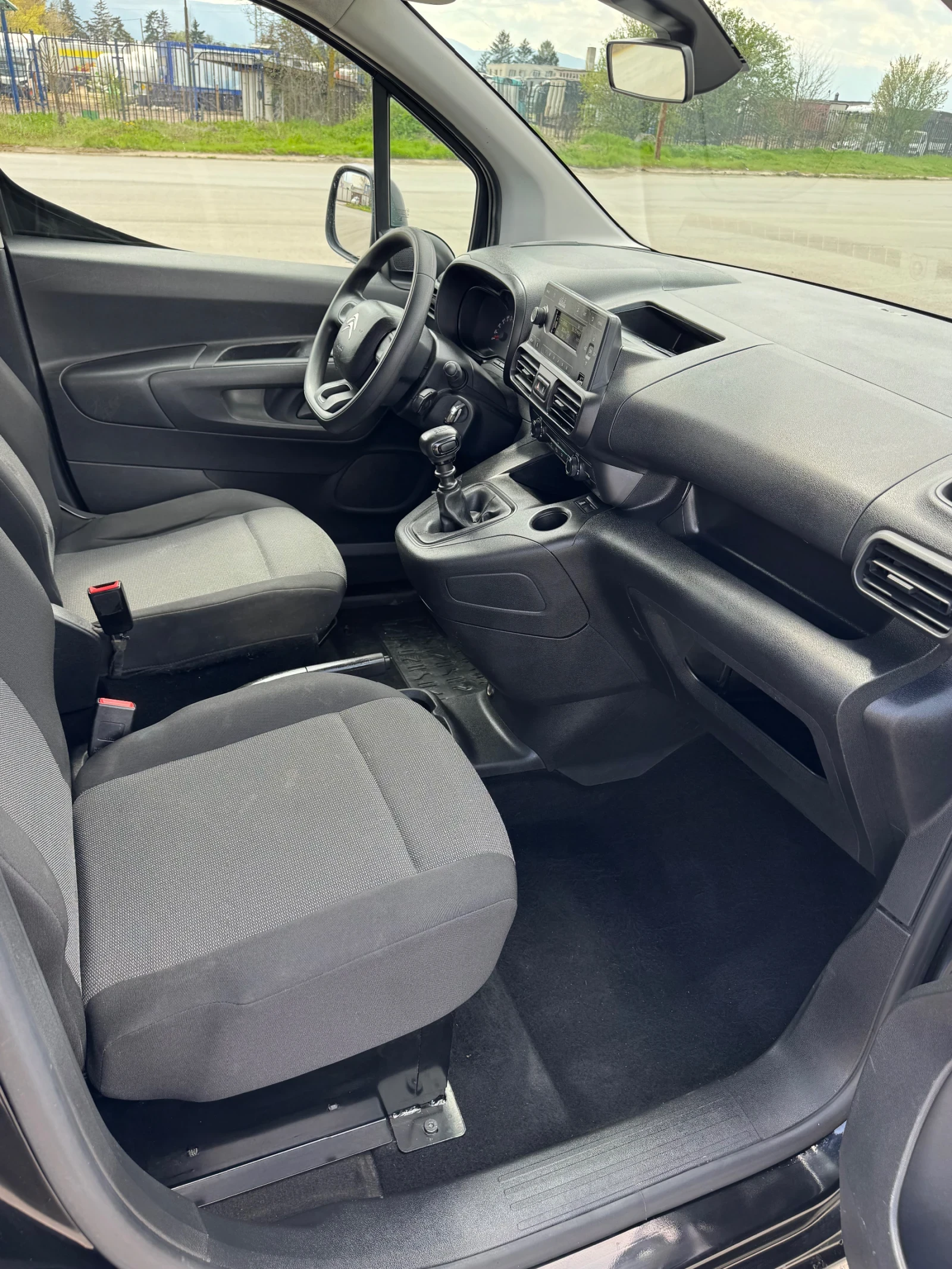 Citroen Berlingo 1.5 Дизел Като чисто нова, снимка 9 - Автомобили и джипове - 54239711