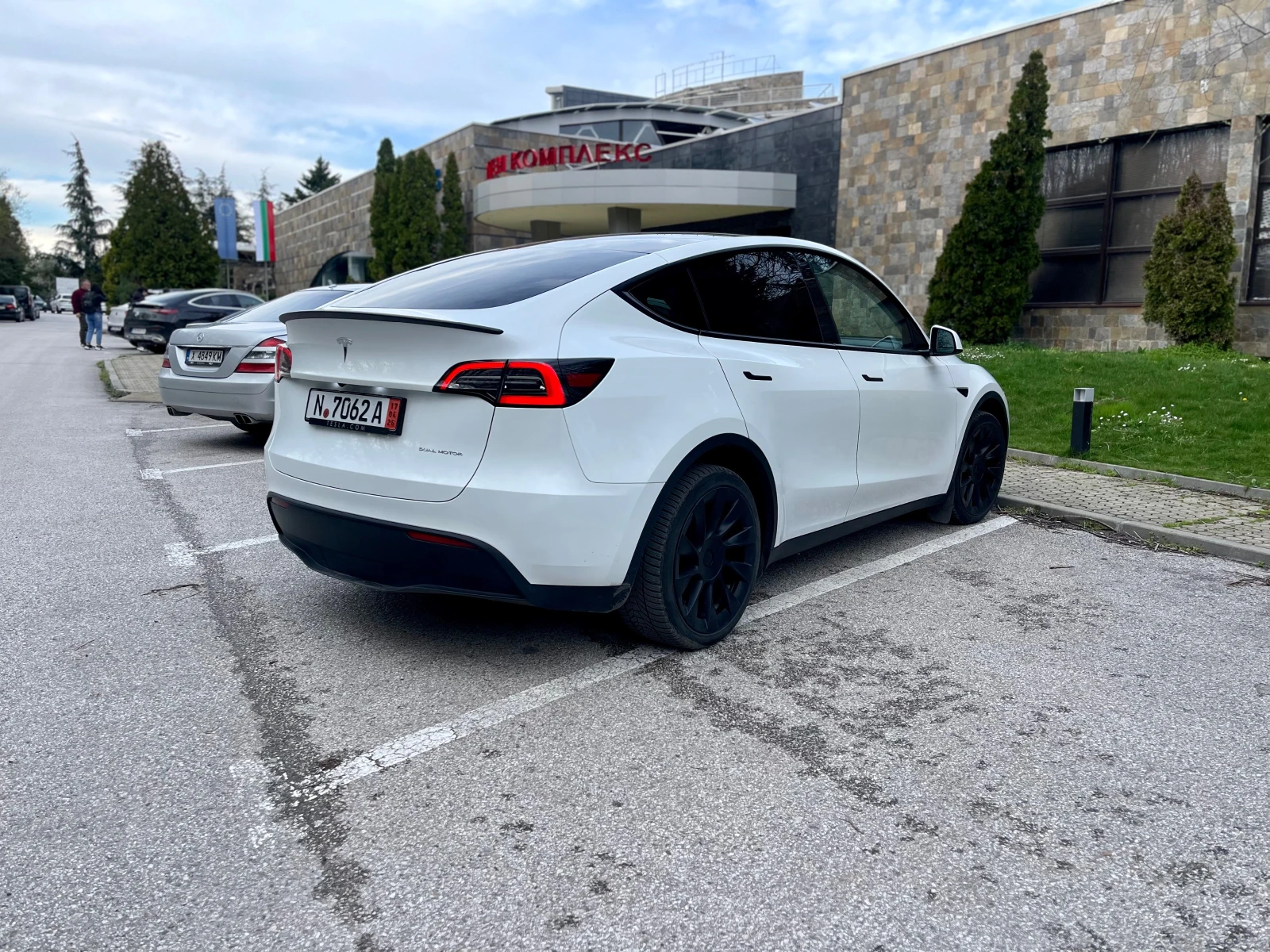 Tesla Model Y LR AWD AMD RYZEN