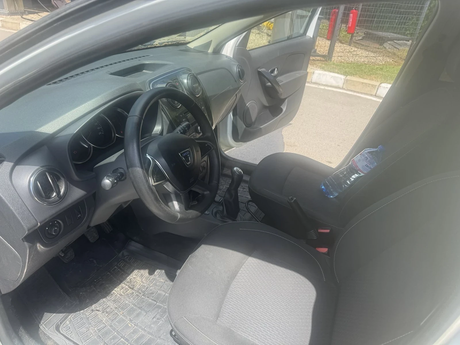 Dacia Logan 1000, снимка 12 - Автомобили и джипове - 54598901