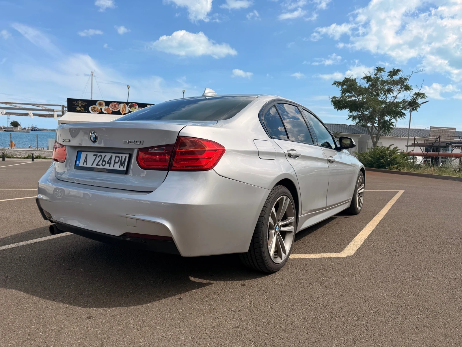 BMW 320 320 SPORT xdrive бензин, снимка 4 - Автомобили и джипове - 54988208